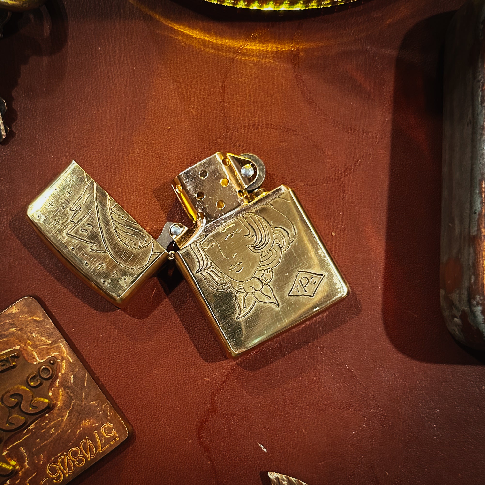 BROOKHAYL x POPULESS - Limited Hand-Engraved Zippo® - 009 - Armor Brushed Brass