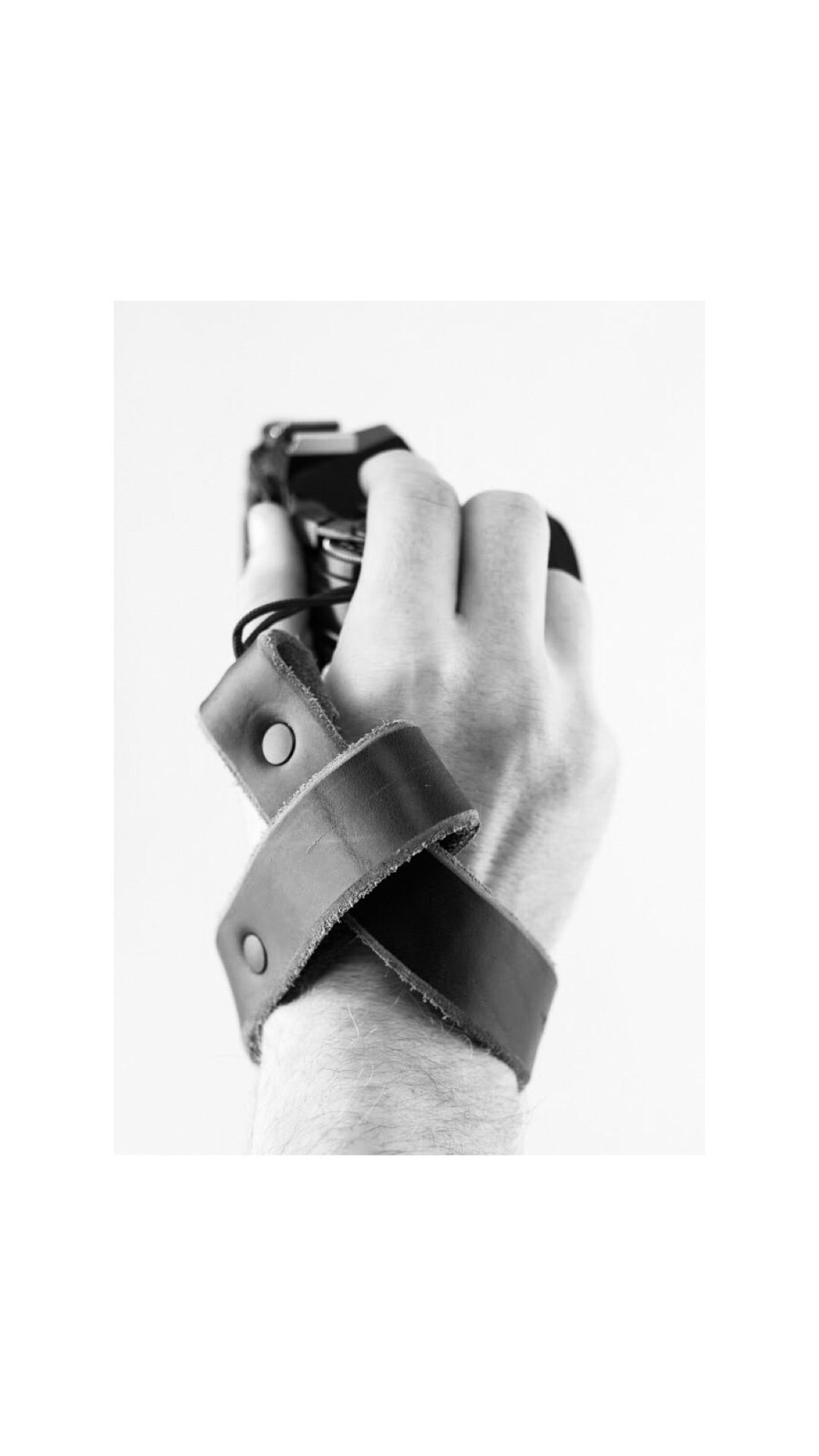 The Wrist Strap - Black - The Populess Company